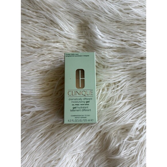 CLINIQUE Dramatically Different Moisturizing Gel for Skin Barrier Repair 4.2 oz - Picture 10 of 12
